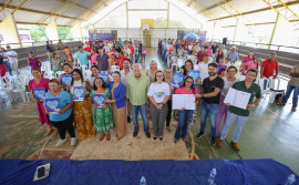 Governo do Tocantins transforma vidas com entrega de títulos de propriedade a 800 famílias tocantinenses