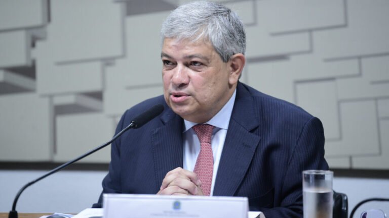 Cortes no Orçamento ainda são menos da metade para cumprir lei fiscal