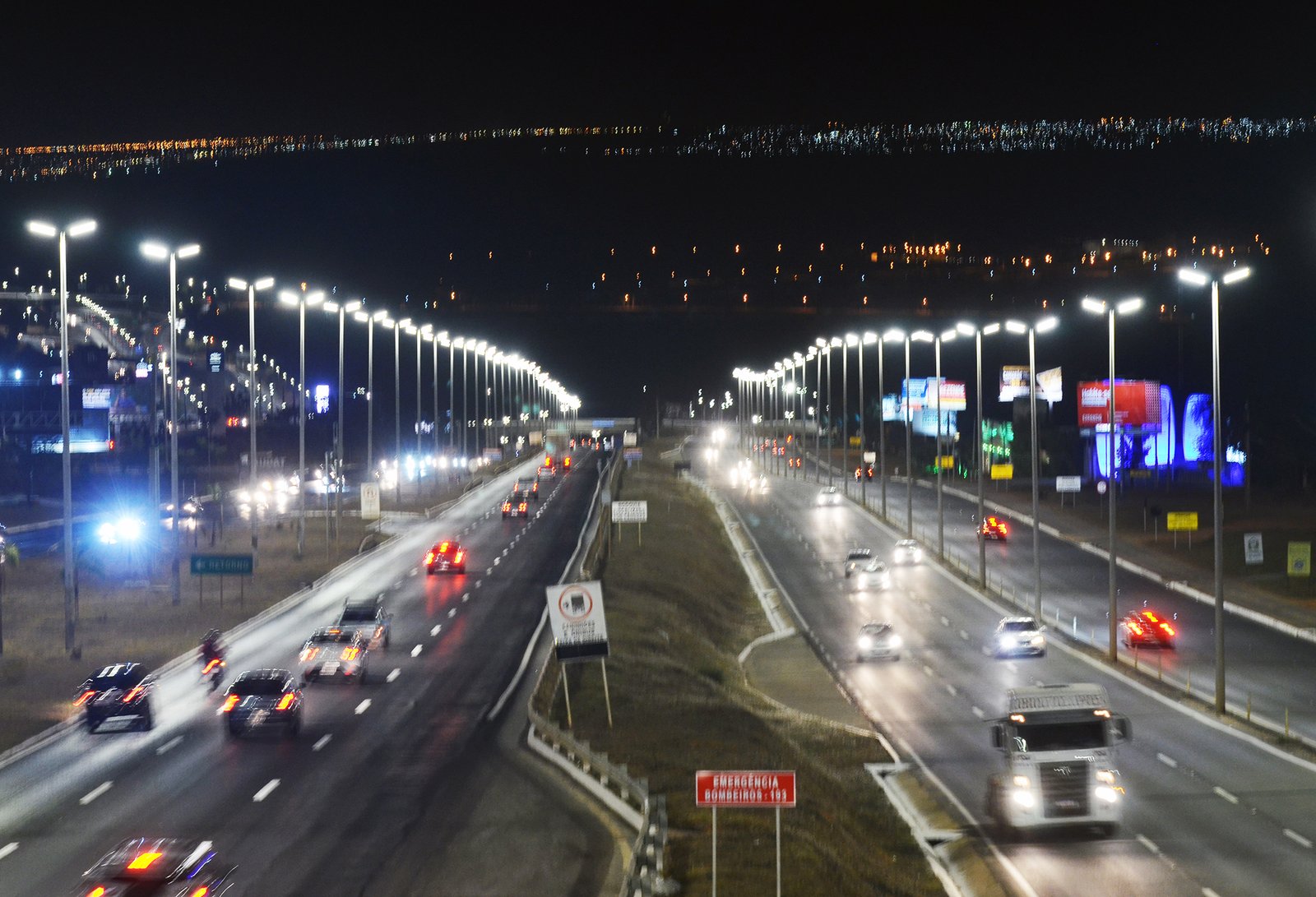 Força-tarefa intensifica manutenção da iluminação pública no Distrito Federal