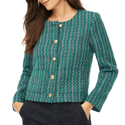 Mulher usa jaqueta de teal multicolorida com botões de ouro