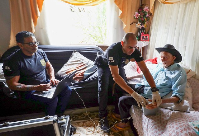 08/12/2024 - Homem com 105 anos é um dos 5 mil atendidos pelo serviço domiciliar de emissão de identidade no DF