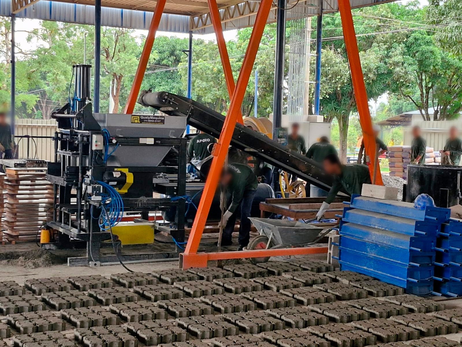 Fábrica de artefatos de concreto oferece chance de recomeço para reeducandos