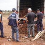 Para combate à dengue, DF Legal e DER vão instalar 200 placas em pontos de descarte irregular