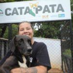 Das ruas para um novo lar: em um ano, projeto Cata Pata resgata 65 cachorros