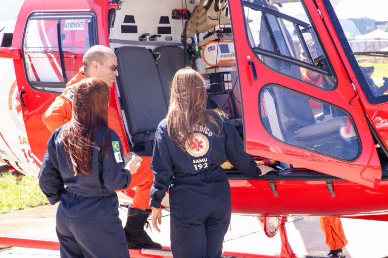 Samu e Bombeiros celebram 15 anos de parceria no atendimento aéreo no DF