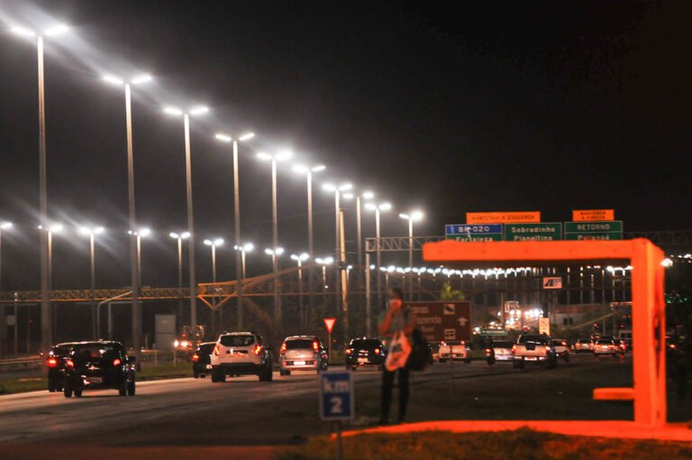 Contribuição de iluminação e taxa de limpeza pública são reajustadas em 4,84% para 2025