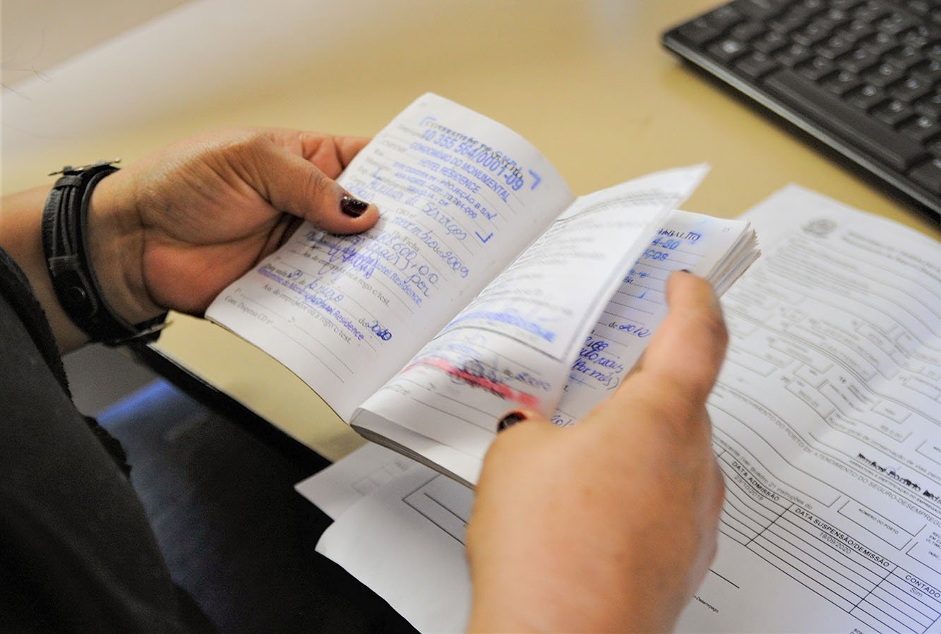 Agências do trabalhador têm vagas com salários de até R$ 3,5 mil nesta terça (17)