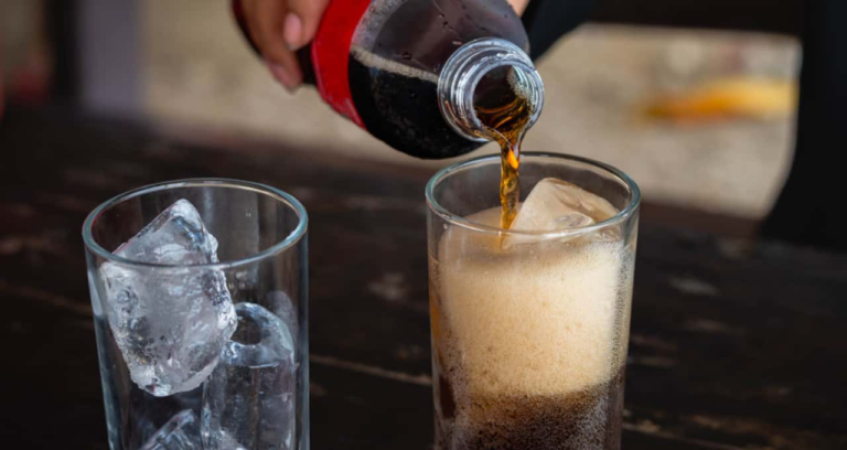 Ciência revela efeito colateral do refrigerante que pode prejudicar os homens
