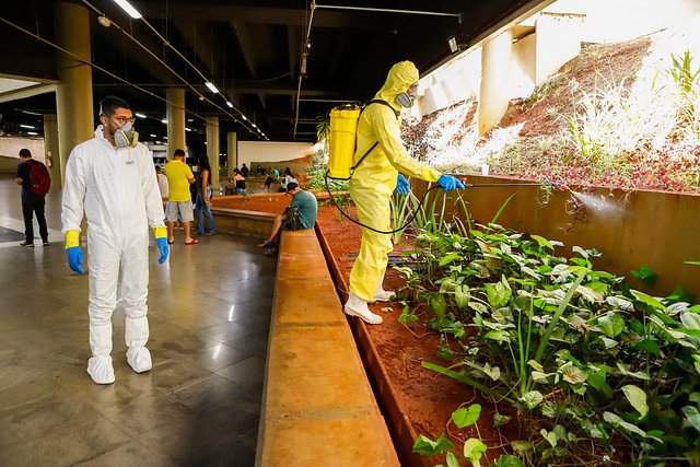 25/01/2025 - Estações de metrô têm ação de borrifação de inseticida contra o mosquito transmissor da dengue
