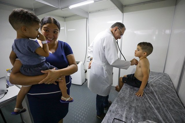 29/01/2025 - Saúde Mais Perto do Cidadão – A Tenda+ leva 16 consultórios móveis para a população da Estrutural