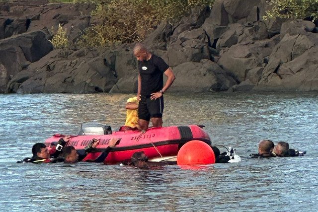 05/01/2025 - Bombeiros do DF participam de resgate de 14ª vítima do acidente sobre o Rio Tocantins