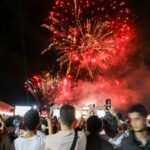Milhares de pessoas recebem 2025 em grande festa na Esplanada