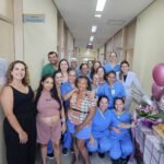 Paciente renal crônica se emociona ao receber chá de fraldas surpresa