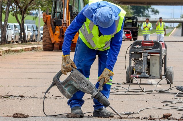 05/02/2025 - Reforma em via que liga a N2 à S2, na Esplanada dos Ministérios, altera trânsito na região
