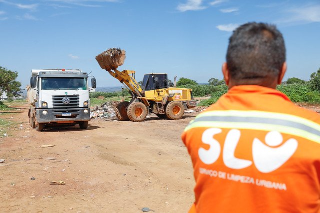 08/02/2025 - Descarte irregular de lixo custa R$ 4 milhões por mês ao GDF e ameaça a saúde pública