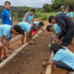 Estudantes de São Sebastião visitam horta comunitária do Alto Mangueiral