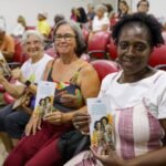 Tecnologia sem barreiras: Curso capacita idosos no mundo digital