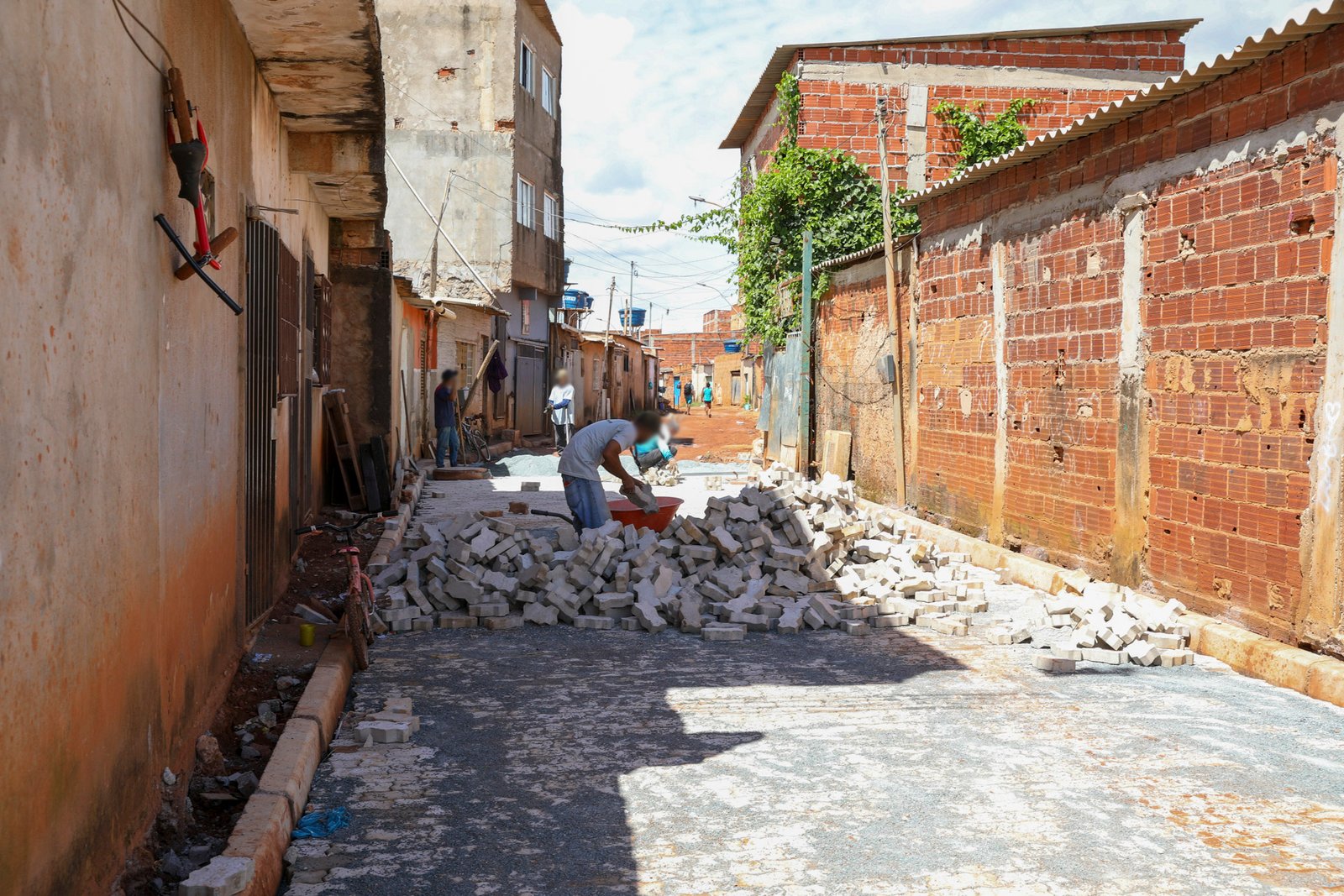 Fim da poeira: Pavimentação na Estrutural leva mais qualidade de vida aos moradores