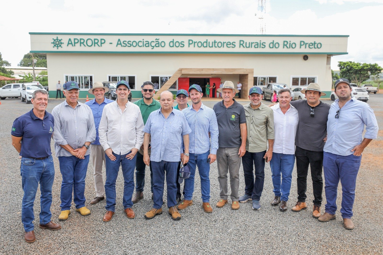 Governador participa do início da colheita de soja no DF e anuncia infraestrutura rural