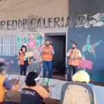 Catadores de recicláveis passam por capacitação para reduzir riscos com materiais cortantes e perigosos