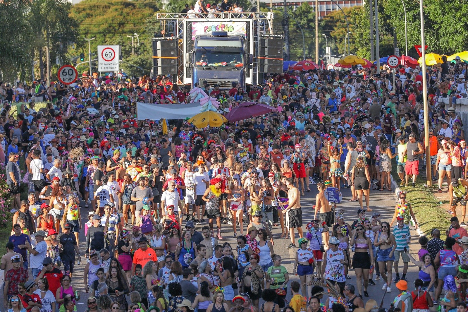 Vai curtir o Carnaval? Confira dicas de saúde para aproveitar a folia com segurança