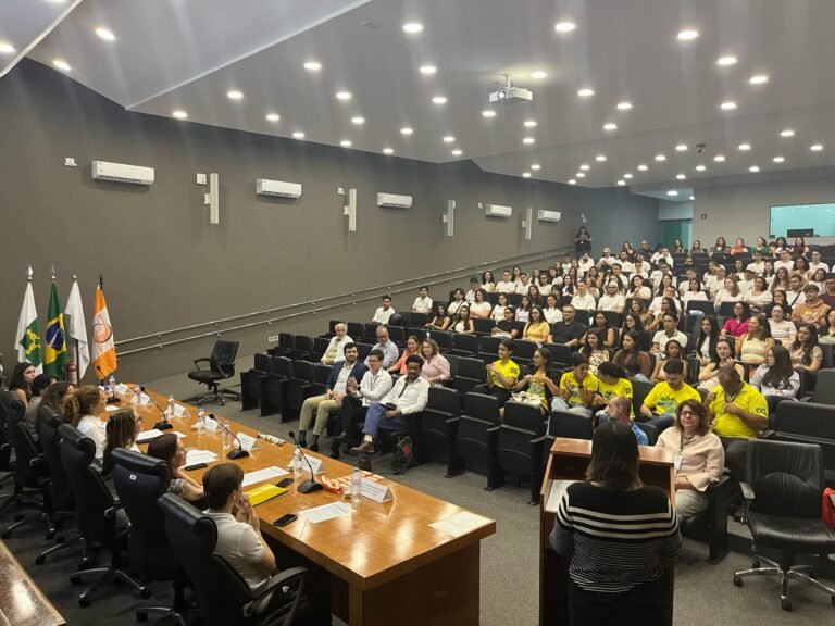 Escs recepciona novos estudantes em aula inaugural
