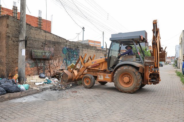 29/03/2025 - GDF remove mais de 500 toneladas de lixo no Itapoã em mutirão de limpeza