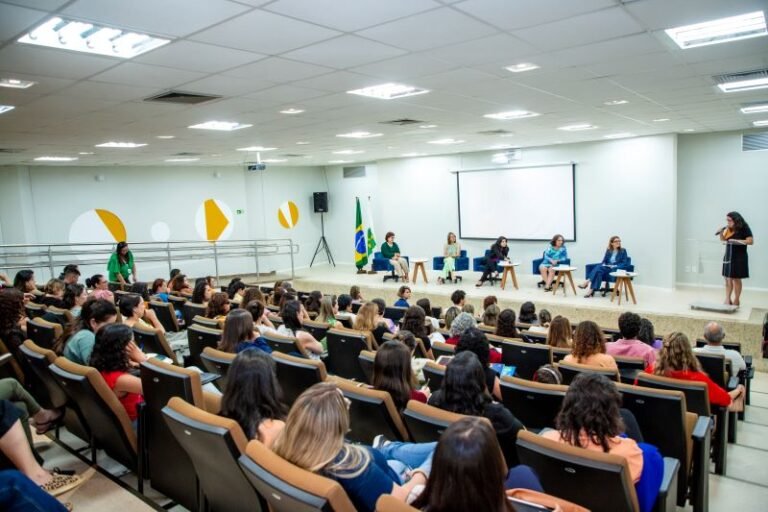 Servidores da rede pública do DF recebem capacitação em saúde mental
