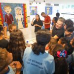 Estudantes com deficiência auditiva visitam exposição de artista surdo 