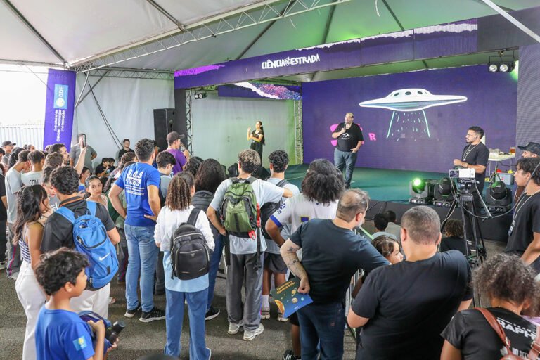 Ciência na Estrada desembarca em Samambaia com oficinas científicas e palestra de Sérgio Sacani