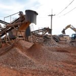 Entulhos reciclados são reaproveitados em obras públicas e conservação de vias não pavimentadas