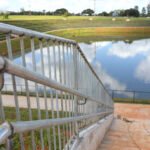 Escadas de acesso à bacia de detenção do Drenar DF ganham barreiras de proteção para segurança de visitantes