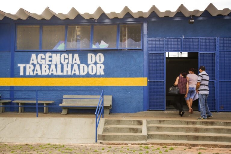 Agências do trabalhador têm vagas de emprego com salários de até R$ 4,5 mil