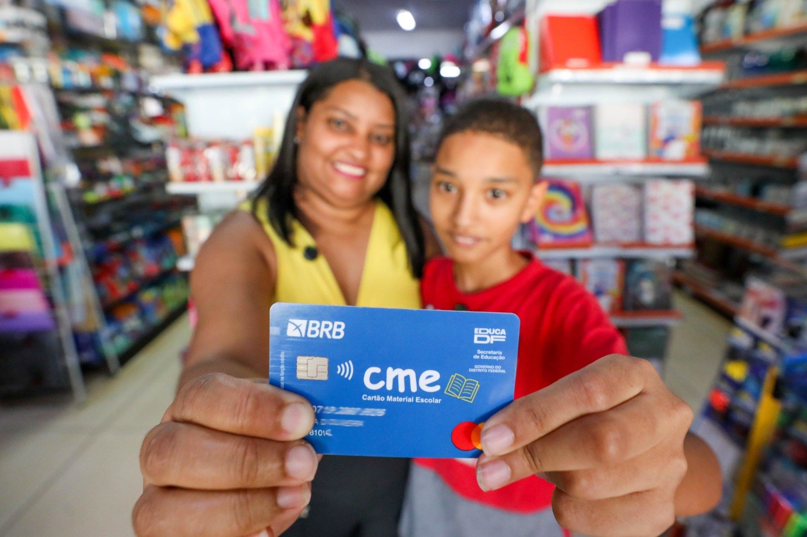 Tá na conta! GDF paga segundo lote do Cartão Material Escolar