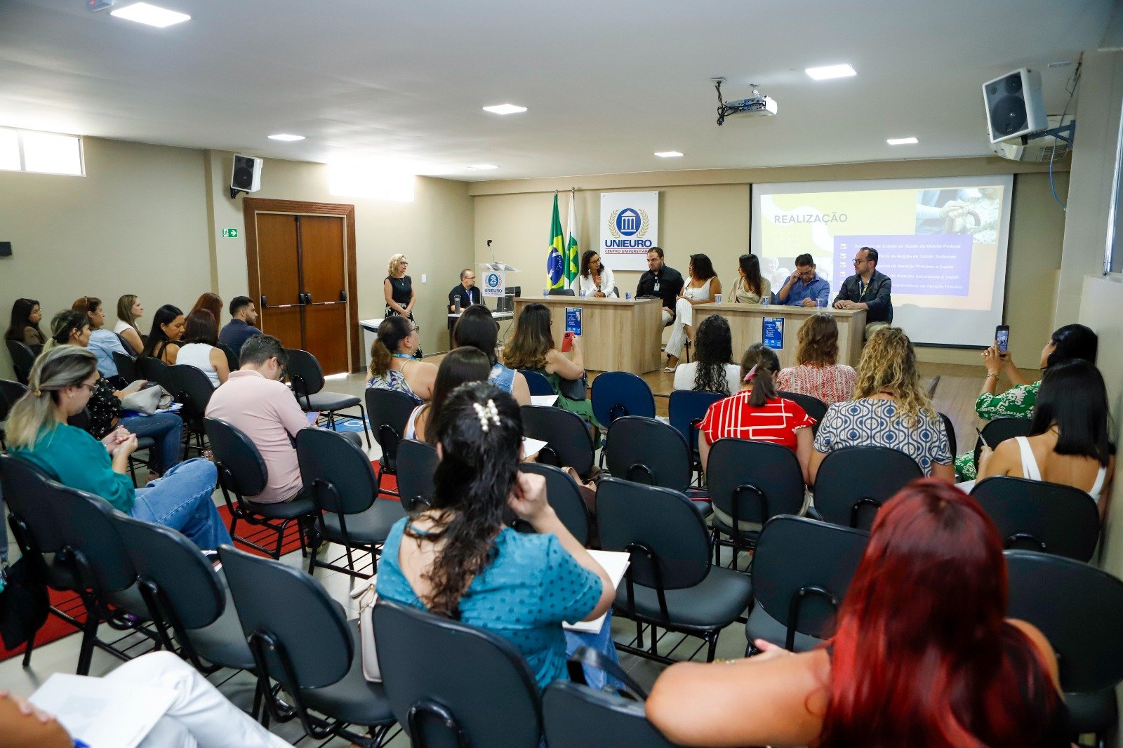 Servidores da Saúde participam de oficinas sobre cuidados com idosos