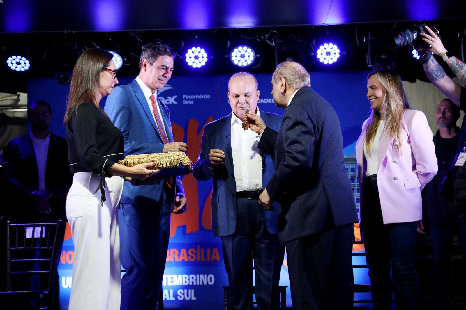 Governador Ibaneis Rocha é agraciado com a Medalha Nacional do Mérito Comercial da Paz Social João Daudt D’Oliveira