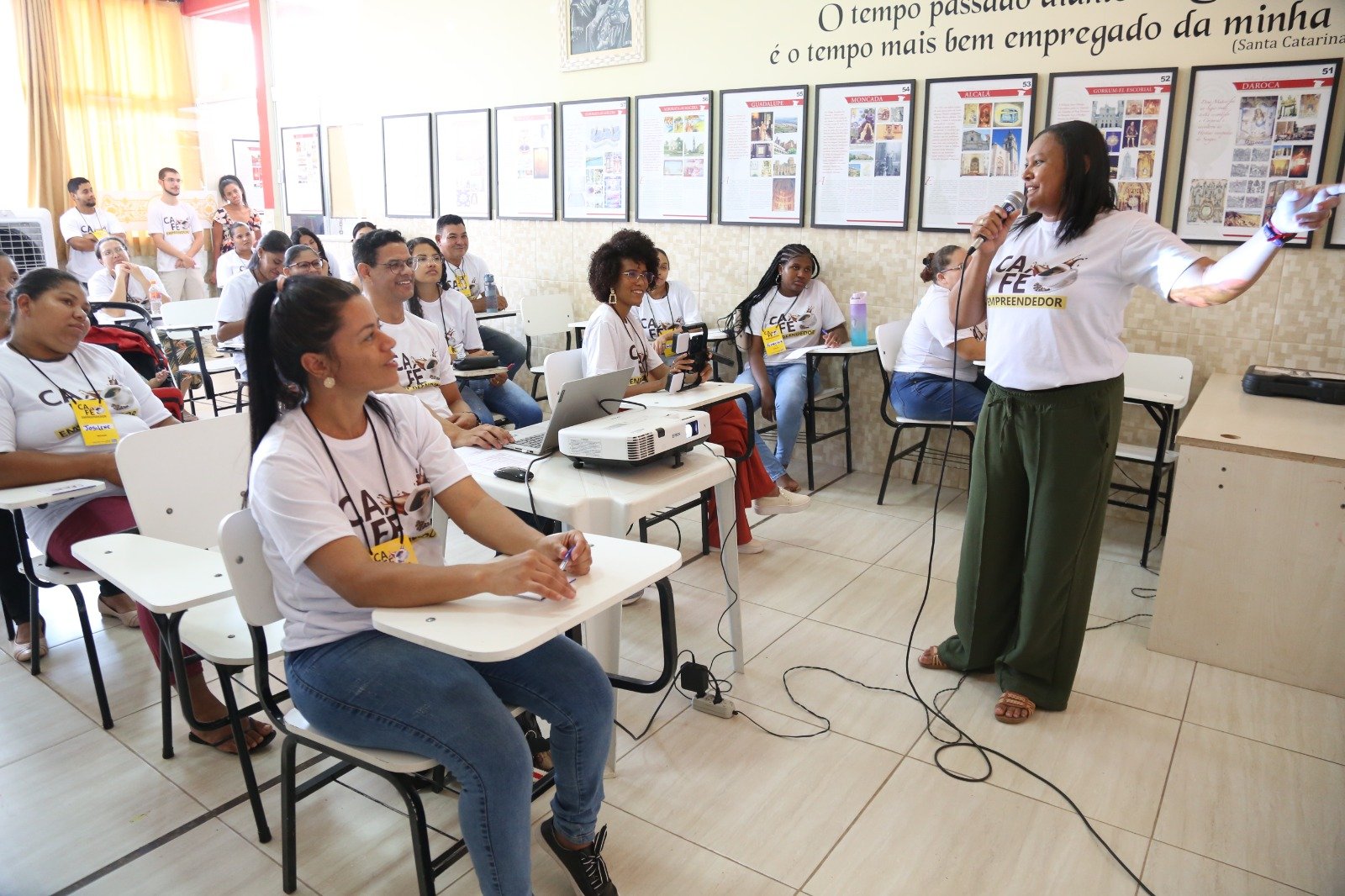 Gama e Paranoá recebem oficinas de capacitação profissional do projeto Café Empreendedor