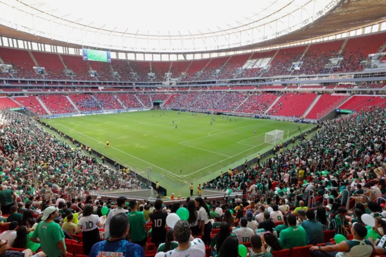 Com entrada e transporte gratuitos, final do Candangão reúne milhares de brasilienses na Arena BRB Mané Garrincha