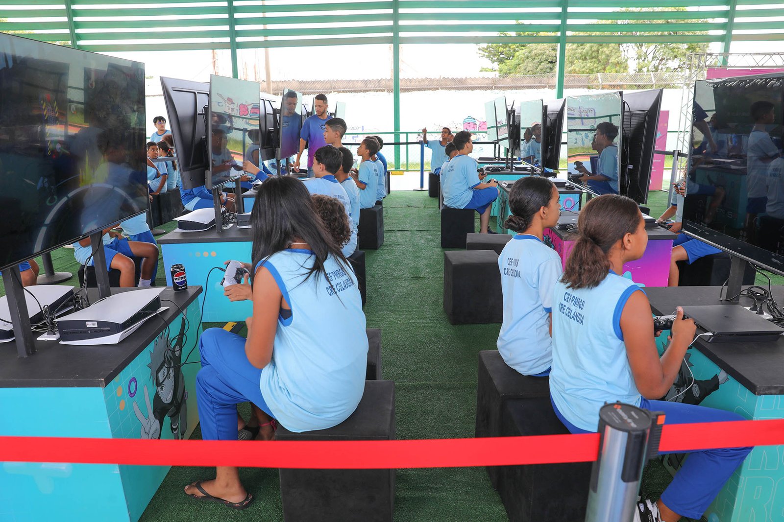 Cyber Arena leva videogames de última geração a alunos da rede pública em Ceilândia