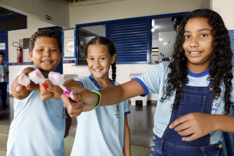 Estudantes aprendem sobre higiene bucal em ação do programa Saúde na Escola
