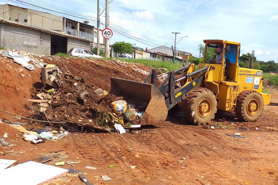 Mutirão de limpeza recolhe quase 2 toneladas de entulho em três regiões do DF