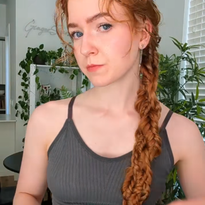 Tiktoker Gingersnark recria uma trança usada por Ciri no Witcher que envolve quatro tipos de tranças