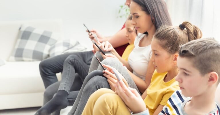 Adolescentes e Tiktok: Como os pais moldam os hábitos de mídia social
