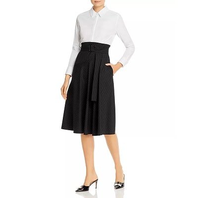 vestido de saia listrada com cinto