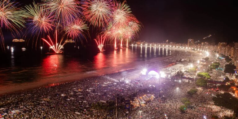 Metrô inicia venda de bilhete para réveillon na praia de Copacabana