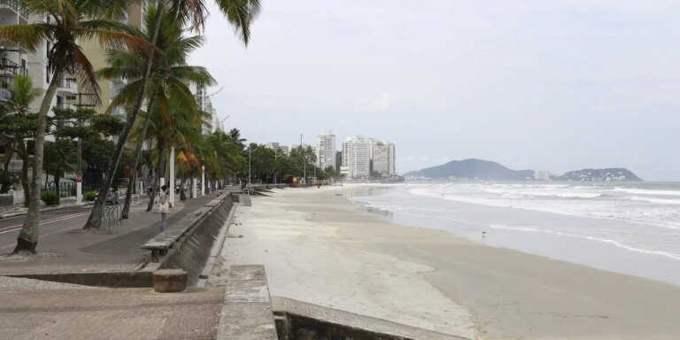 Carnaval: bombeiros salvam 348 vítimas de afogamento no litoral de SP
