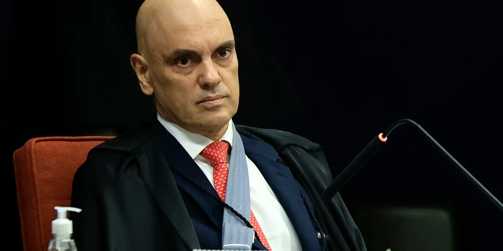 Moraes dá 24h para defesa de Bolsonaro explicar vídeo de Eduardo