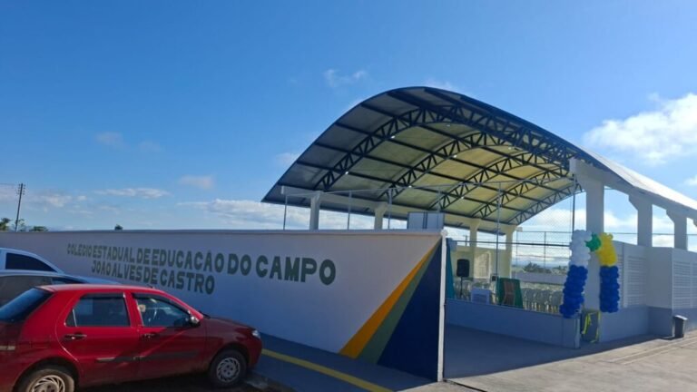 Após 16 anos de espera, comunidade escolar celebra entrega de quadra poliesportiva, em Trajanópolis – SEDUC