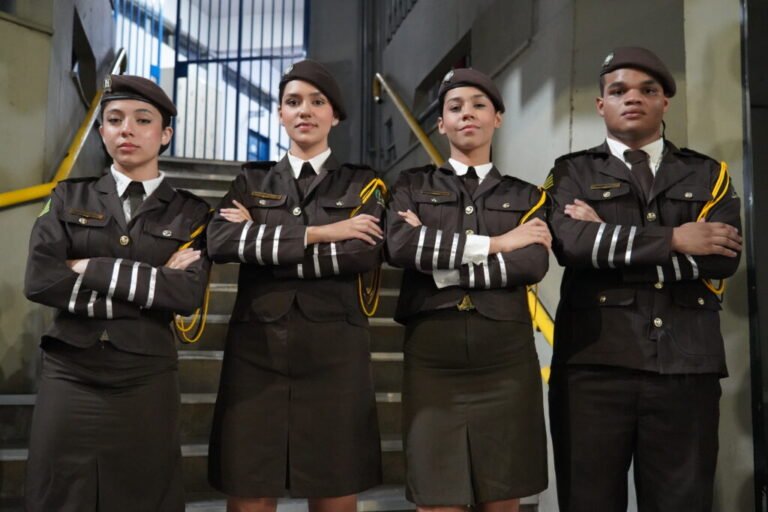 Governo de Goiás entrega cartão Bolsa Uniforme 2026 para mais de 74 mil estudantes dos CEPMGs – SEDUC