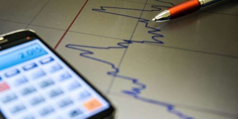Analistas do mercado financeiro sobem projeções para inflação e juros